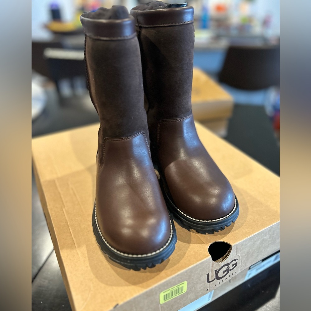 UGG 5381 Brooks Brown Sheepskin Lined Boots